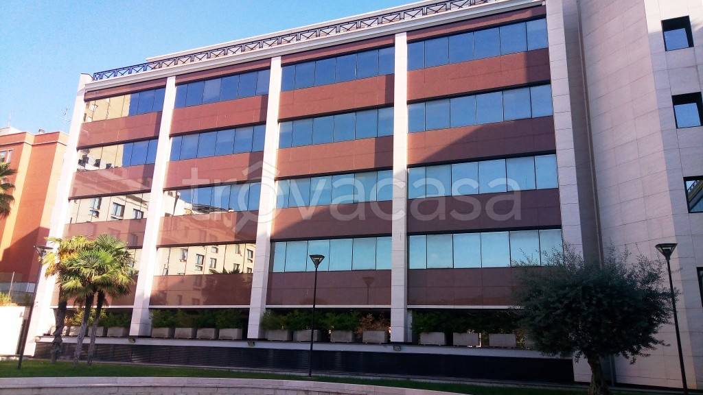 locale di sgombero in affitto a Roma in zona EUR
