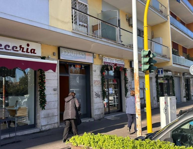 locale commerciale in affitto a Roma