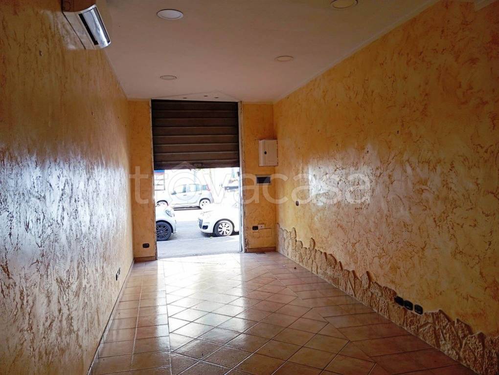 negozio in affitto a Roma in zona Cinecittà