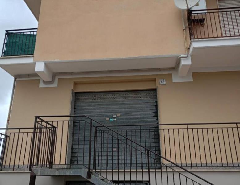 negozio in affitto a Roma in zona Osteria del Curato