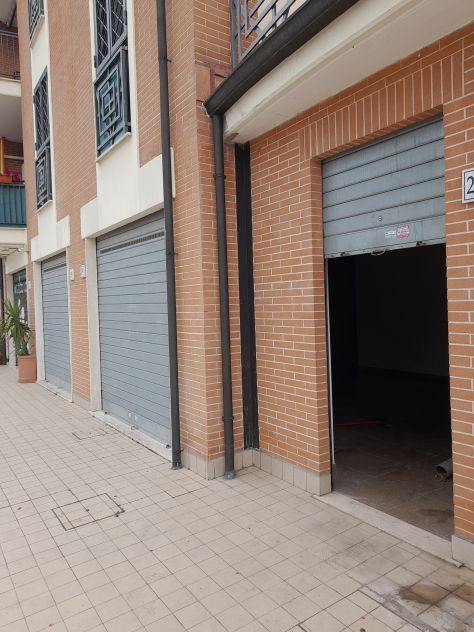 negozio in vendita a Roma in zona Collatino