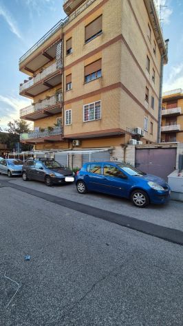 negozio in affitto a Roma in zona Torre Angela