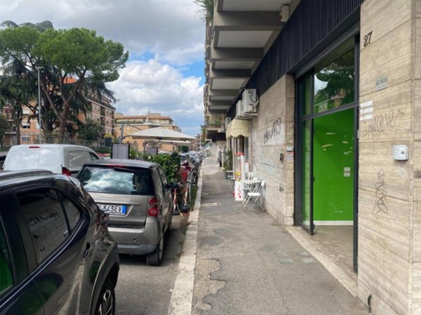 negozio in affitto a Roma in zona Tuscolano