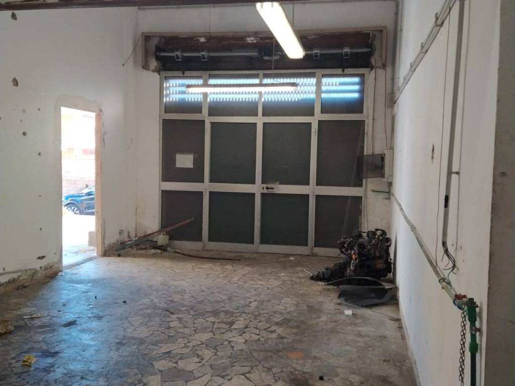 negozio in affitto a Roma in zona Borghesiana
