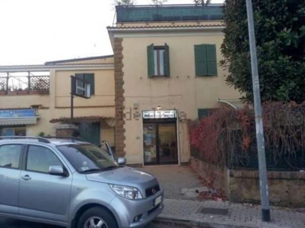 locale commerciale in affitto a Roma in zona Appio Pignatelli