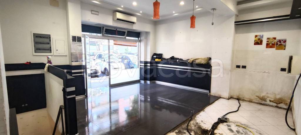 negozio in affitto a Roma in zona Tuscolano
