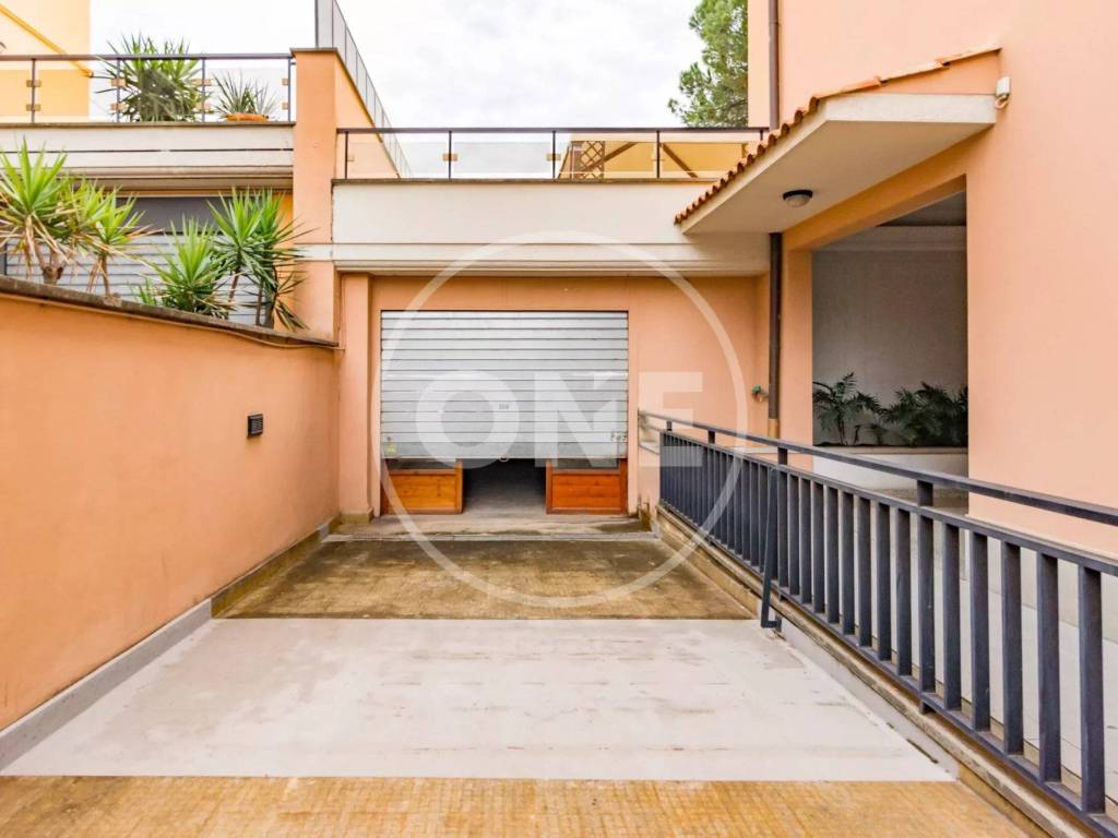 negozio in affitto a Roma in zona Torre Gaia