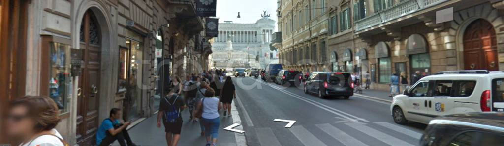 negozio in affitto a Roma in zona Trevi-Colonna