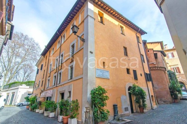 appartamento in affitto a Roma in zona Trevi-Colonna