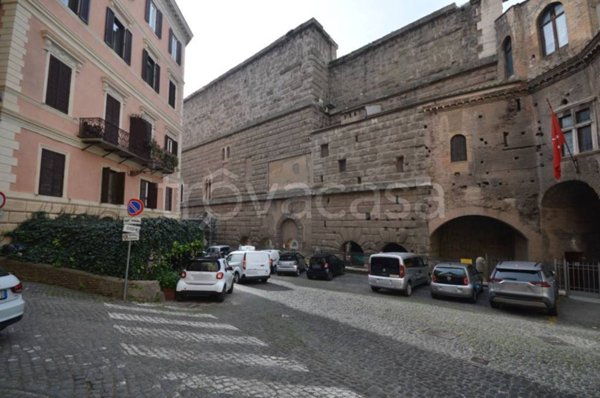 negozio in affitto a Roma in zona Celio
