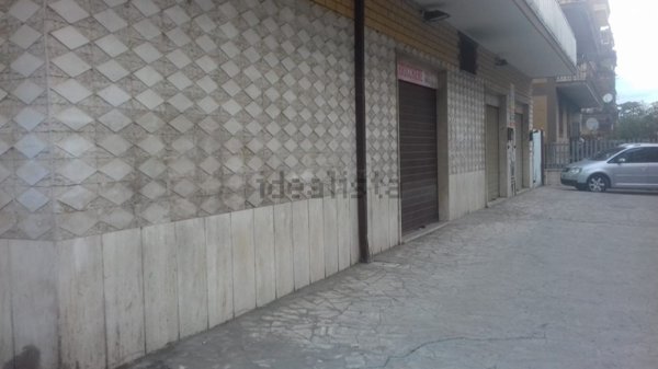 locale commerciale in affitto a Roma in zona Torre Angela