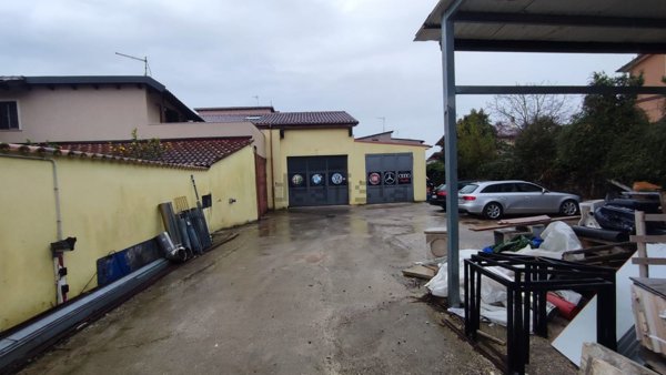capannone in affitto a Roma in zona Giardini di Corcolle