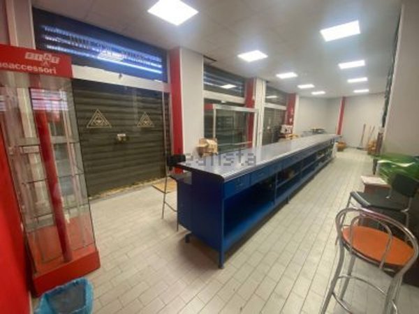 locale commerciale in affitto a Roma in zona Tuscolano