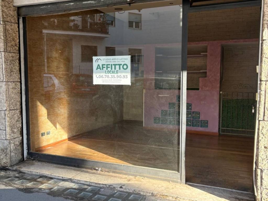 negozio in affitto a Roma in zona Appio Latino