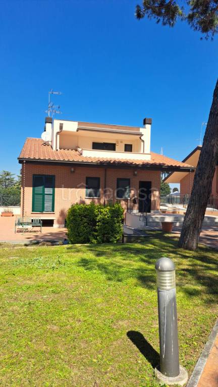 casa indipendente in affitto a Roma in zona Massimina/Casal Lumbroso