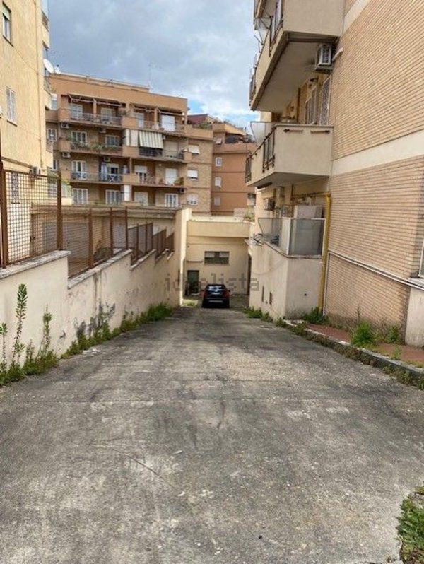 locale commerciale in affitto a Roma in zona Primavalle