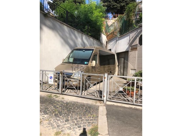locale commerciale in affitto a Roma