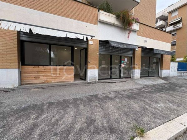 negozio in affitto a Roma in zona Torrino