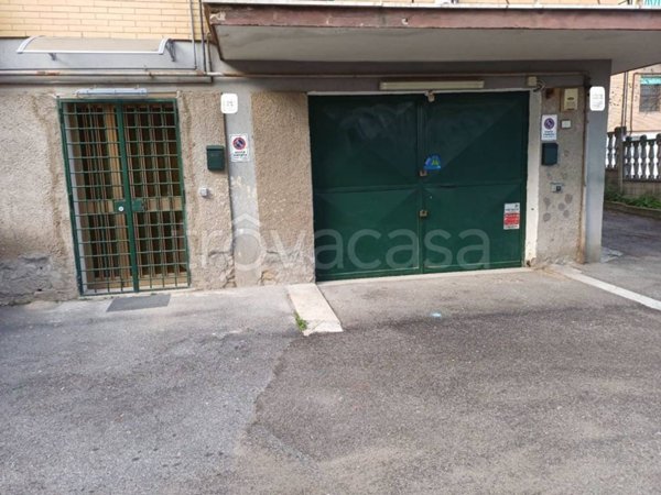 negozio in affitto a Roma in zona Finocchio