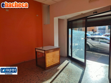locale commerciale in affitto a Roma in zona Tuscolano
