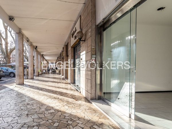 locale commerciale in affitto a Roma in zona EUR