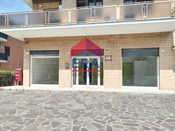 negozio in affitto a Roma in zona Castel di Leva