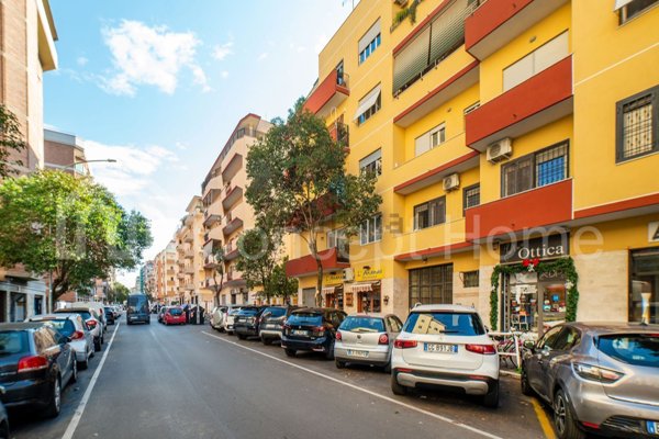 negozio in affitto a Roma in zona Appio Claudio