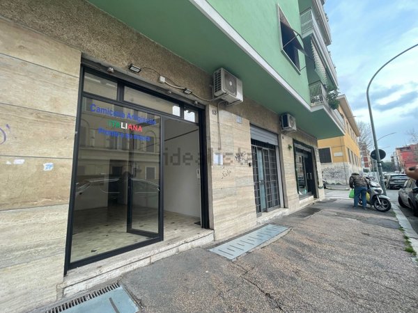 locale commerciale in affitto a Roma in zona Appio Latino