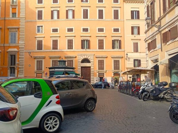 negozio in affitto a Roma in zona Parione/Sant'Eustachio