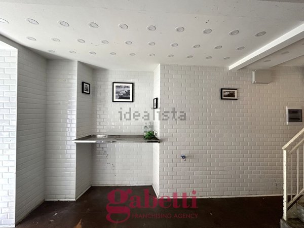 locale commerciale in affitto a Roma