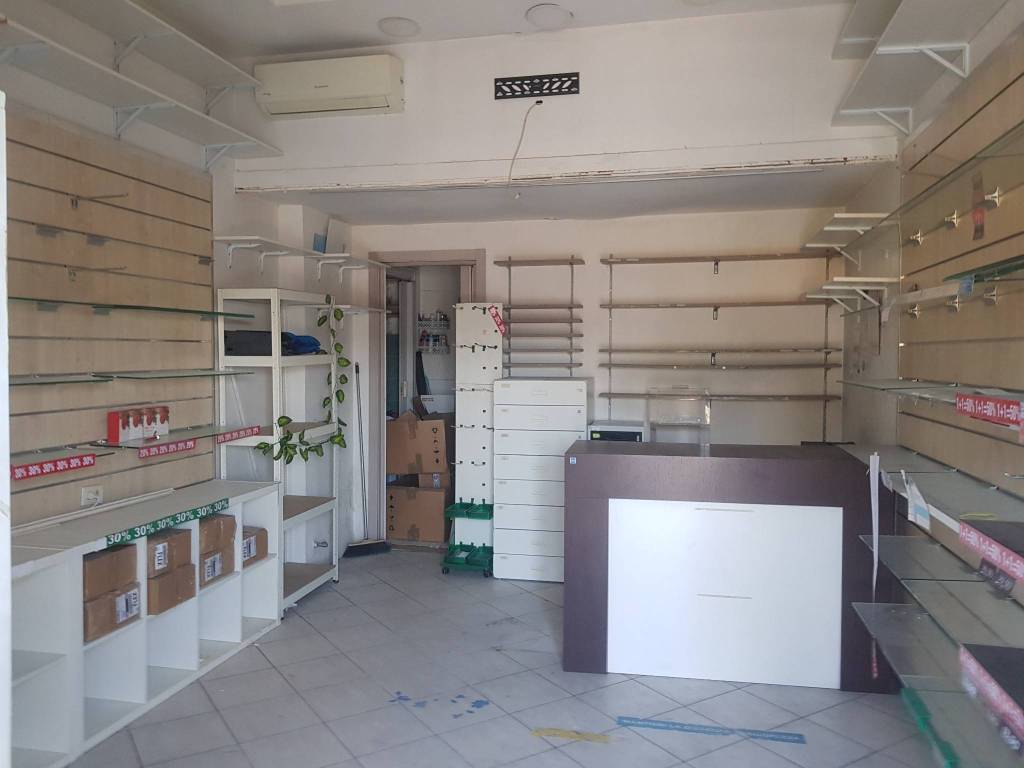negozio in vendita a Roma in zona Monte Sacro/Talenti