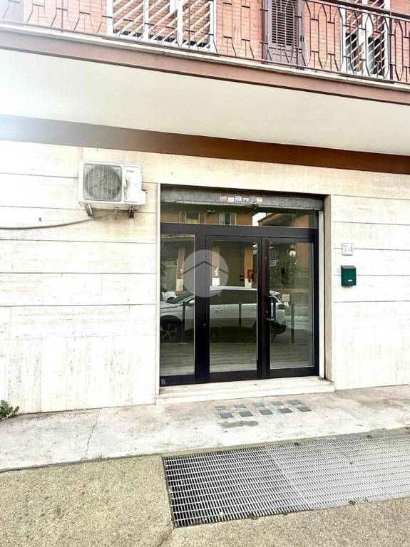 negozio in affitto a Roma in zona Colle Prenestino