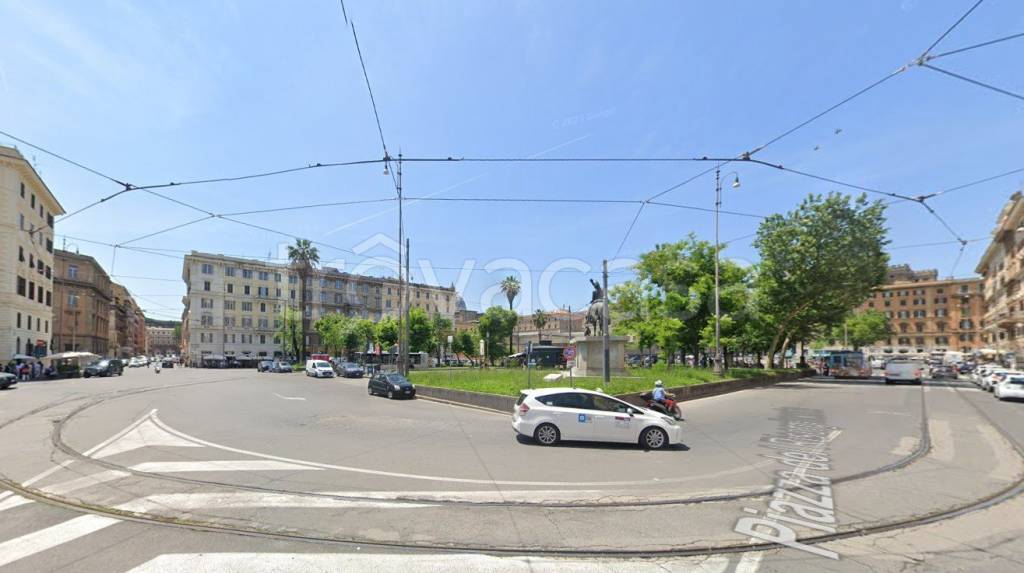 negozio in affitto a Roma in zona Rione Prati