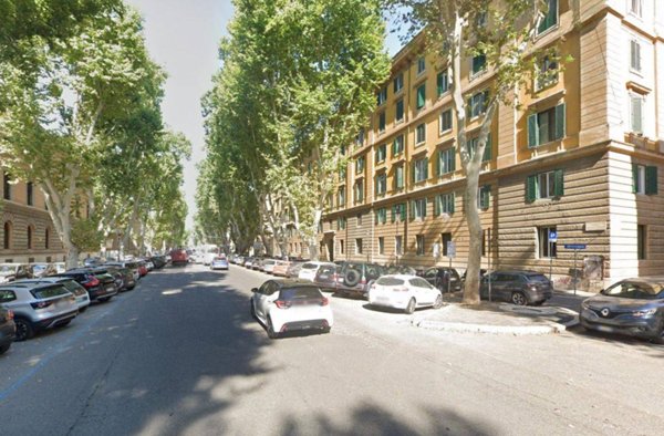 locale commerciale in affitto a Roma