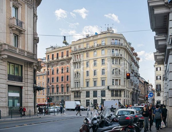 negozio in affitto a Roma in zona Trevi-Colonna