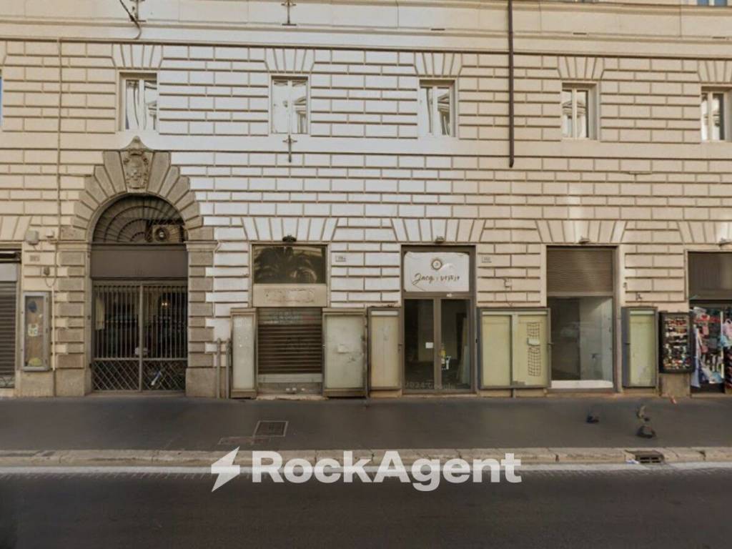 negozio in affitto a Roma in zona Rione Monti/Campitelli