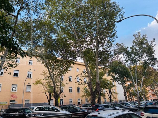 locale commerciale in affitto a Roma in zona Don Bosco