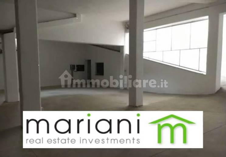 locale commerciale in affitto a Roma in zona Appio Latino