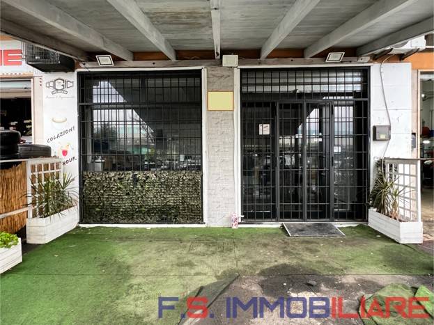 negozio in affitto a Roma in zona Torre Maura