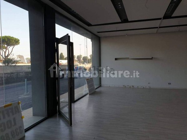 locale commerciale in affitto a Roma in zona Osteria del Curato