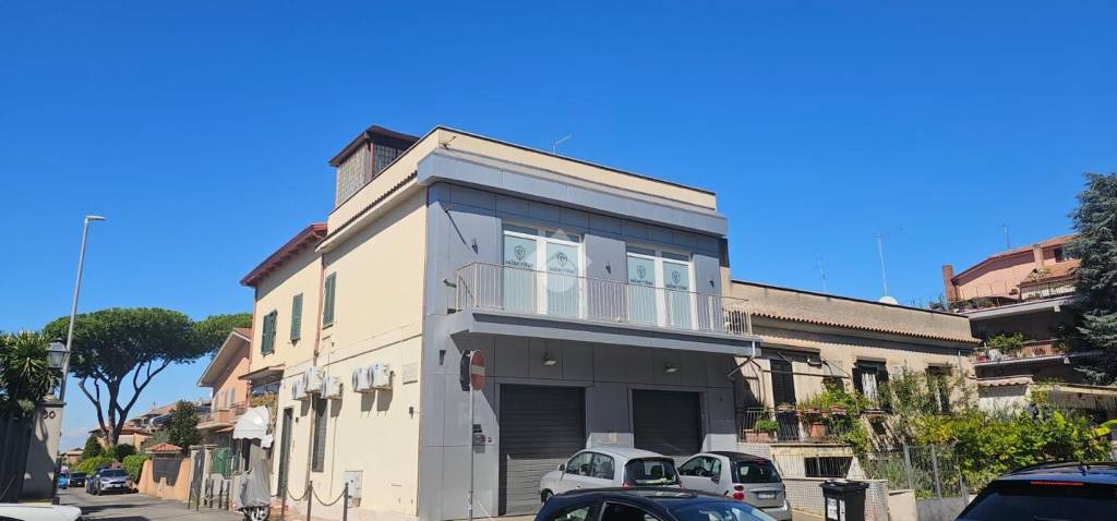 negozio in affitto a Roma in zona Casal Morena