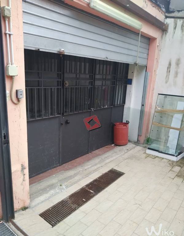 negozio in affitto a Roma in zona Finocchio