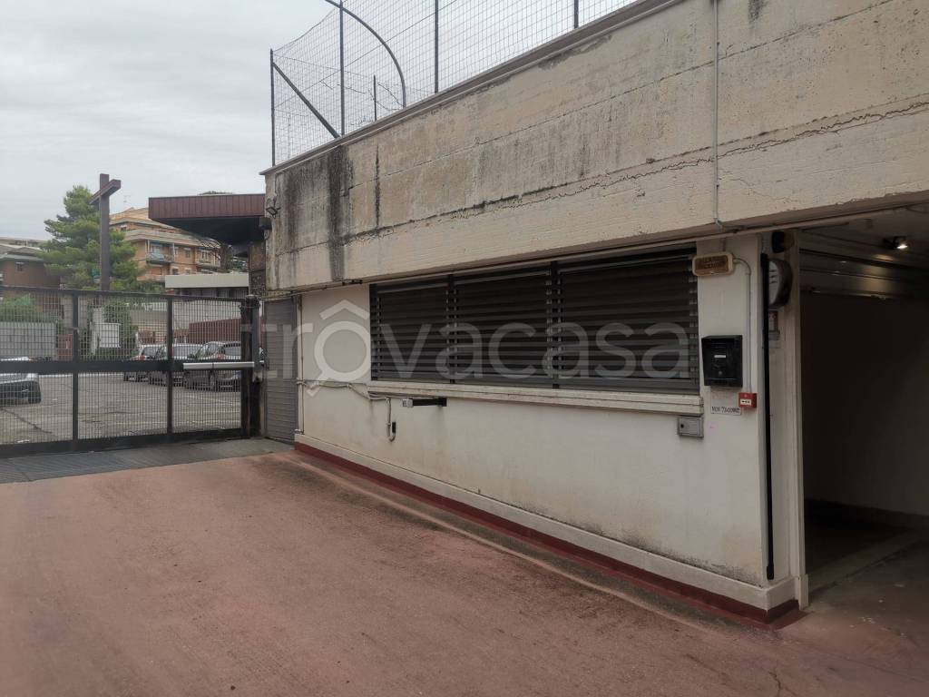 locale di sgombero in affitto a Roma in zona Gianicolense