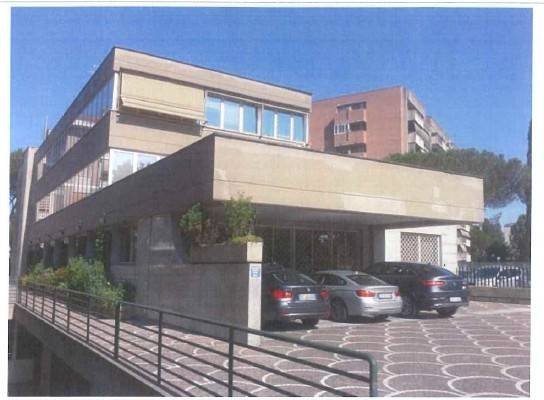 negozio in affitto a Roma in zona Torrino