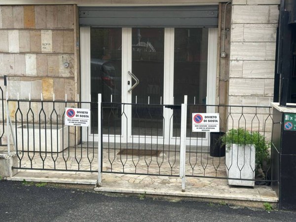 negozio in affitto a Roma in zona Grottarossa