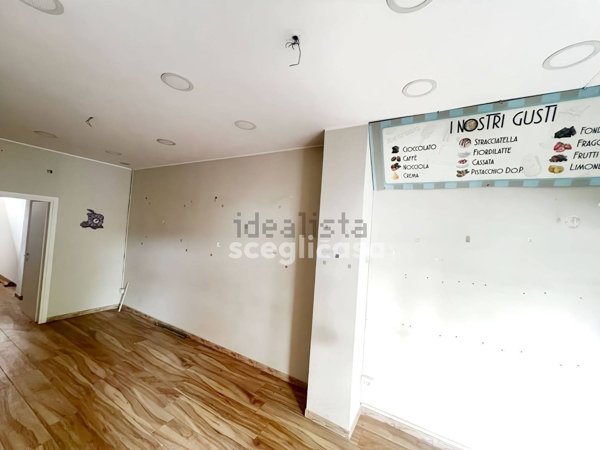 locale commerciale in affitto a Roma in zona Appio Claudio