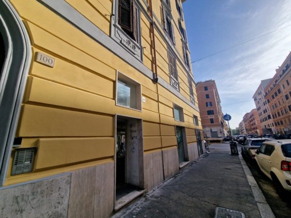 locale commerciale in affitto a Roma