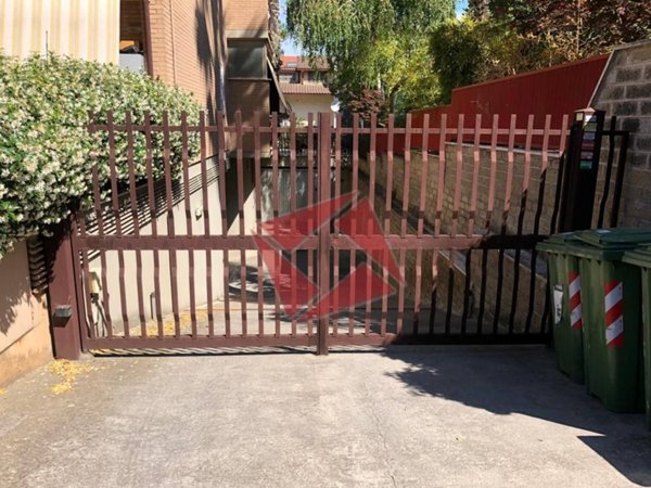 locale di sgombero in affitto a Roma in zona Finocchio