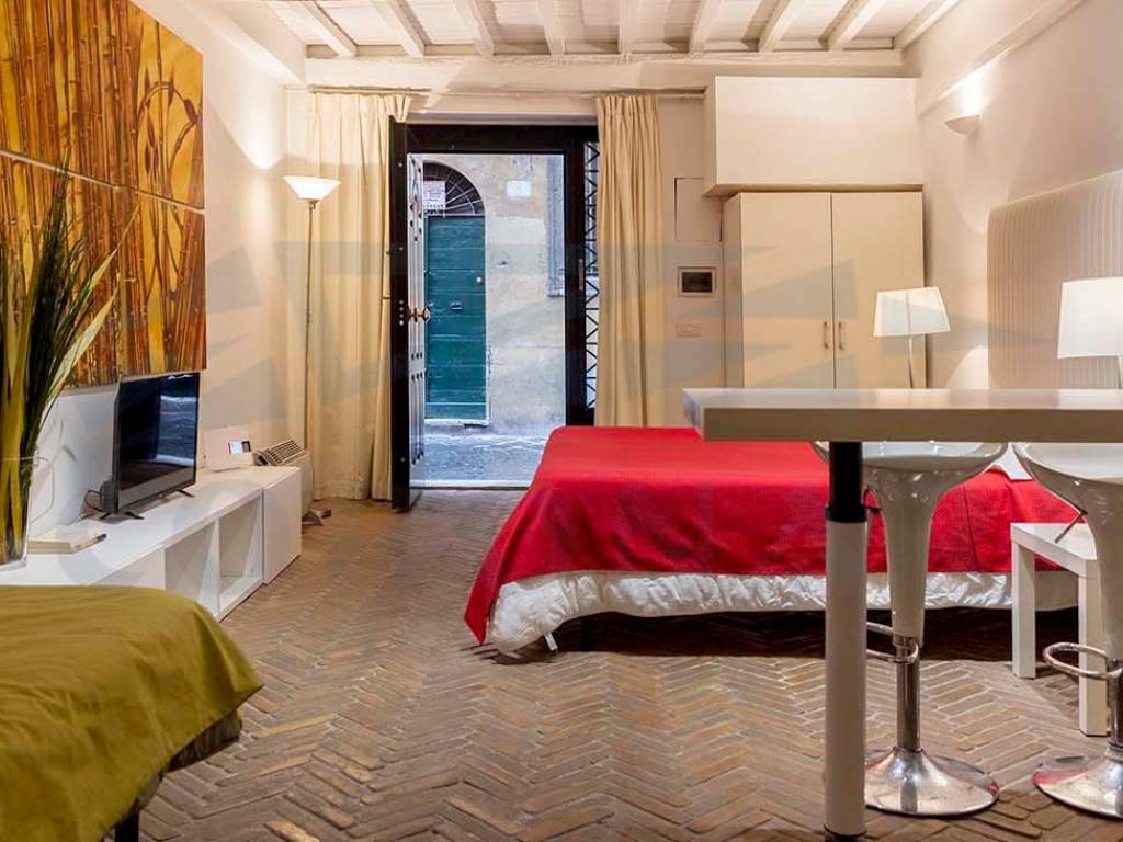 negozio in affitto a Roma in zona Parione/Sant'Eustachio