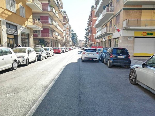 negozio in affitto a Roma